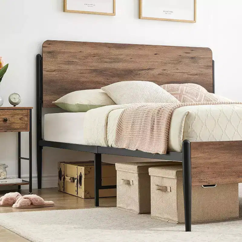 Struttura Letto Matrimoniale Queen Size, in Metallo con Testiera e Pediera in Legno Stile Vintage, Contenitore Sottoletto, Supporto a Doghe Robusto, Nessuna Rete a Molle, Noce