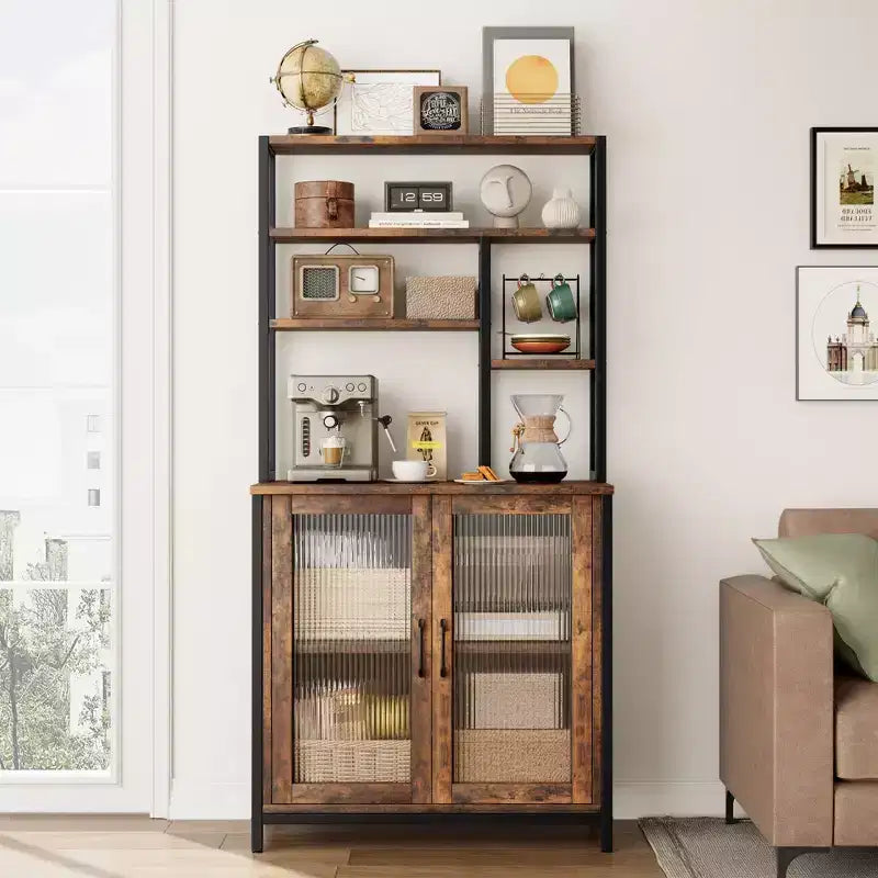Scaffale da Panettiere con Armadietto, Supporto per Microonde a 5 Livelli, Scaffale da Panettiere Verticale con Anta, Caffetteria Alta, Mobile Bar Marrone con Ganci, per Cucina