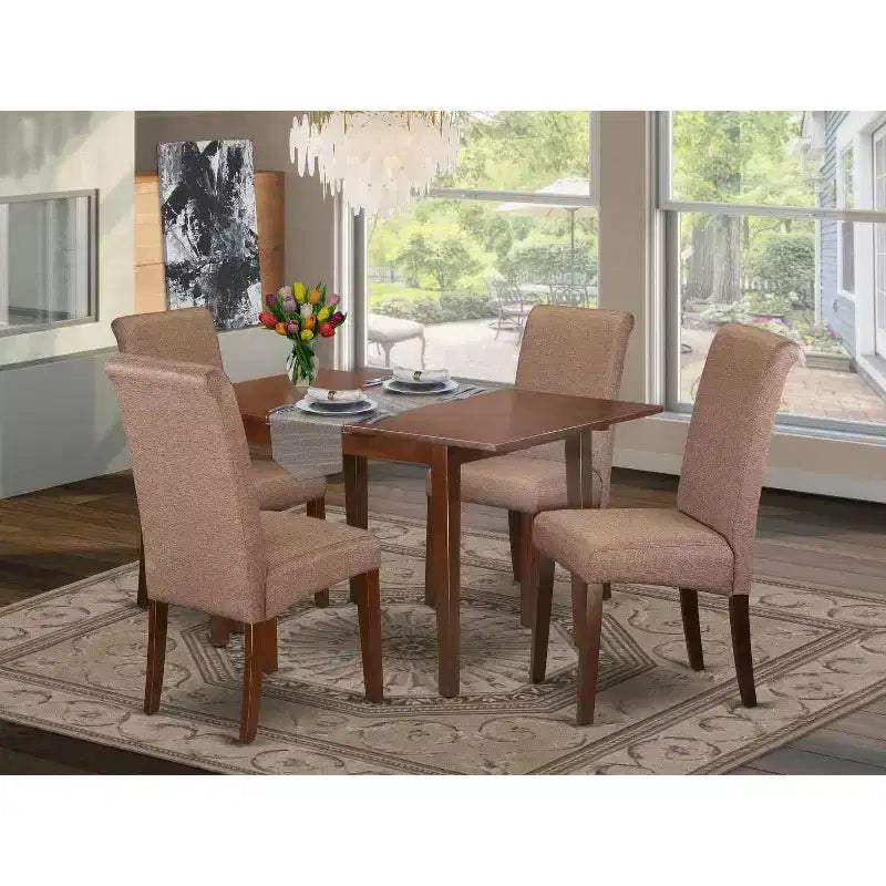 Tavolo da pranzo a 5 pezzi con ripiano in legno massiccio finitura marrone con 4 sedie Parson